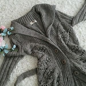 Thick cable knit button.up sweater
