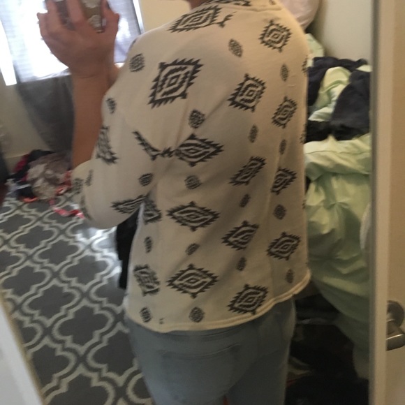 Cream sweatshirt - Picture 2 of 2