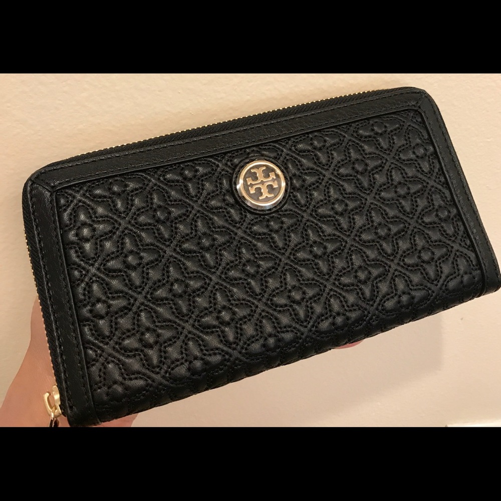Tory Burch Bryant Zip Black Leather Wallet