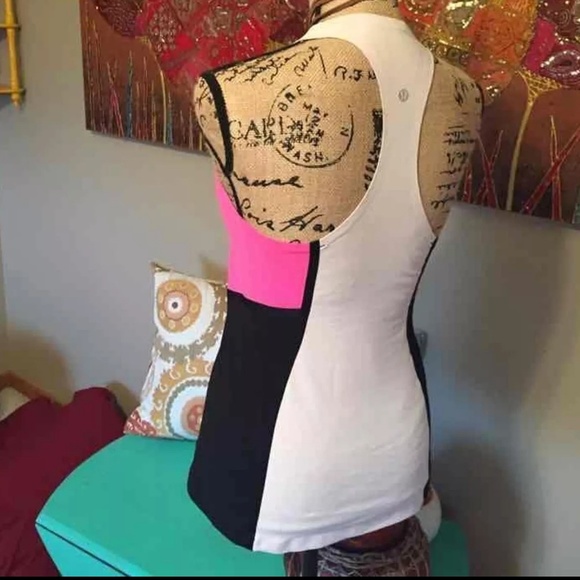 Lululemon (4) Razorback - Picture 3 of 3