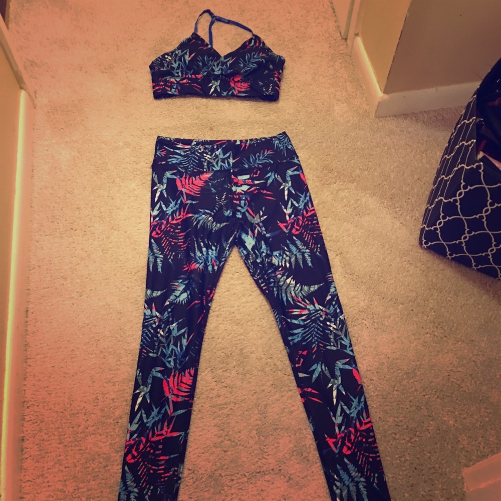 Two piece workout, new