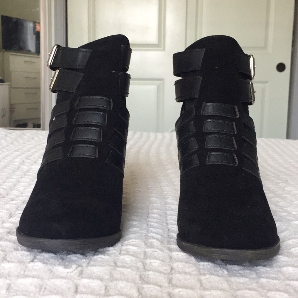 🆕✨🔴LAST PAIR🔴Black Suede Ankle booties Size 7 - Picture 2 of 7