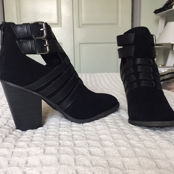 🆕✨🔴LAST PAIR🔴Black Suede Ankle booties Size 7 - Picture 3 of 7