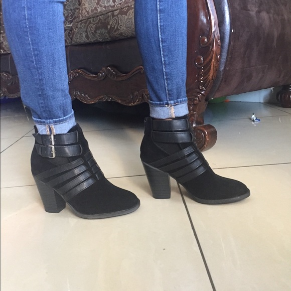 🆕✨🔴LAST PAIR🔴Black Suede Ankle booties Size 7 - Picture 5 of 7