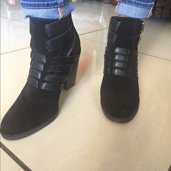 🆕✨🔴LAST PAIR🔴Black Suede Ankle booties Size 7 - Picture 6 of 7