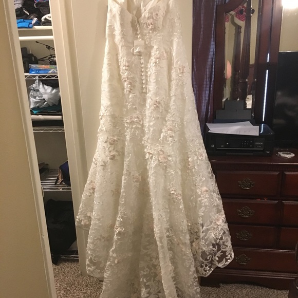 Oleg Cassini wedding gown with sash and sleeves - Picture 2 of 8