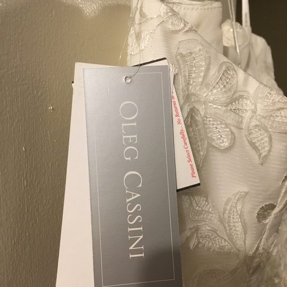 Oleg Cassini wedding gown with sash and sleeves - Picture 5 of 8