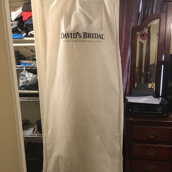 Oleg Cassini wedding gown with sash and sleeves - Picture 8 of 8