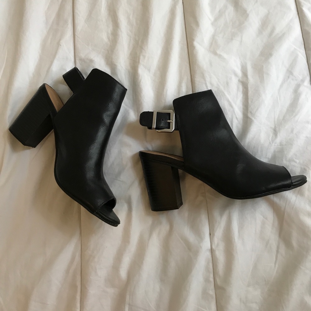 Black peep toe chunky heels