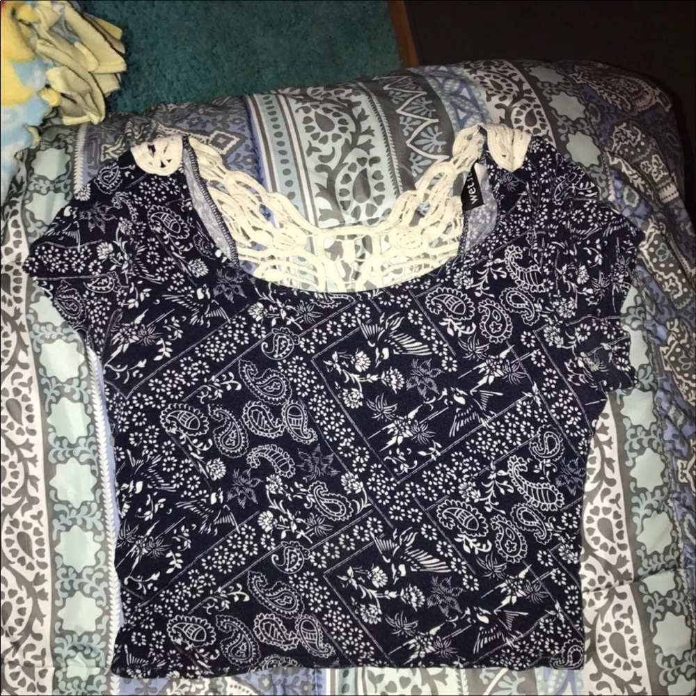 Wet Seal: Floral Crop Top