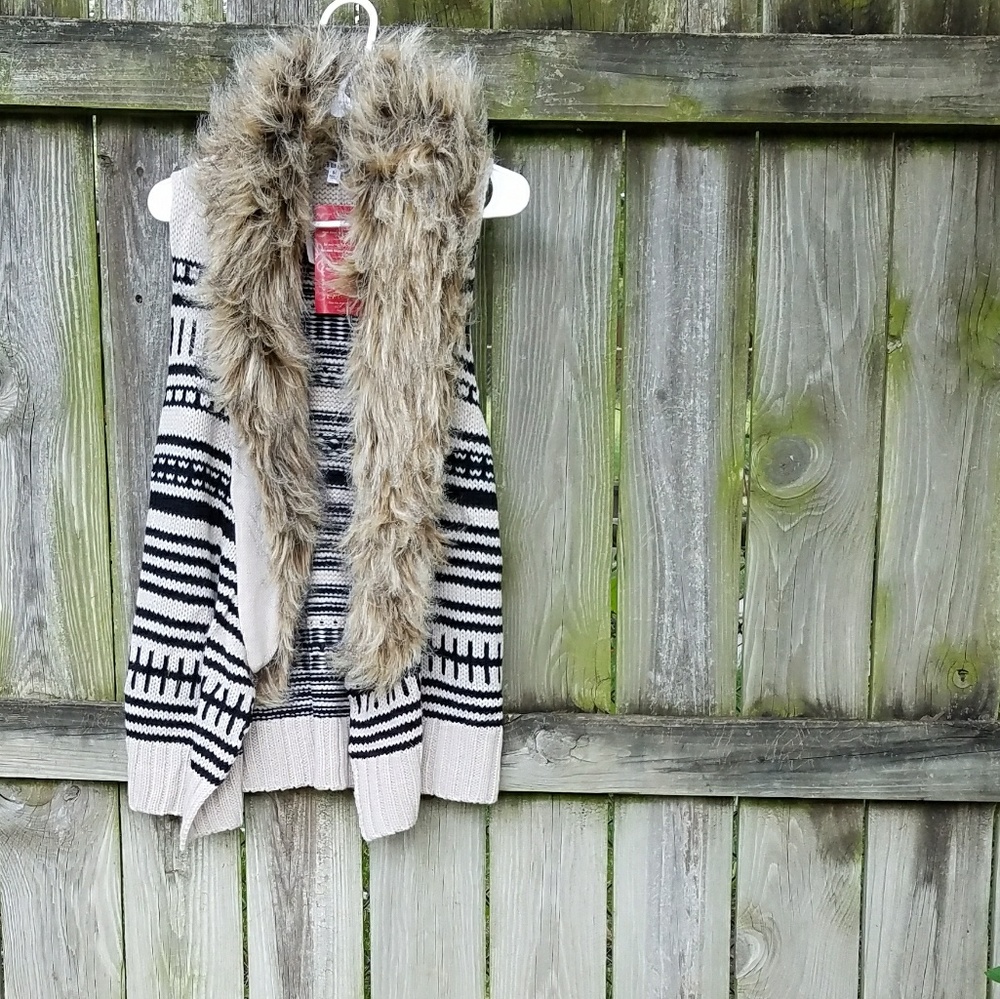 NWT BB DAKOTA SWEATER