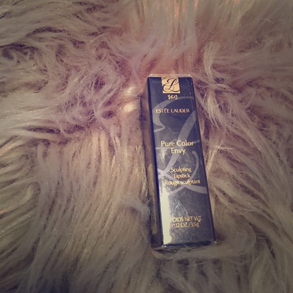 Estée Lauder lipstick - Picture 1 of 3