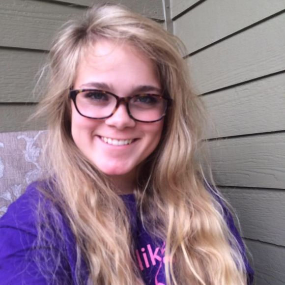 Meet your Posher, Tabitha - Picture 1 of 1