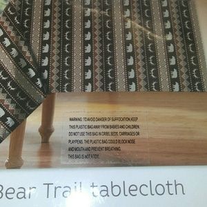 Cabin Fever Bear Tablecloth & 4 Napkins