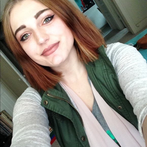 Meet your Posher, Kay - Picture 2 of 4