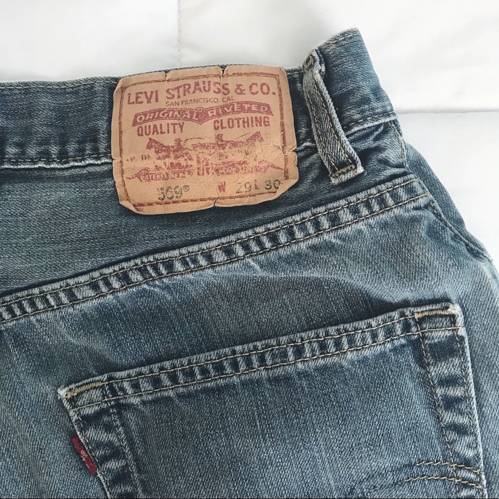 Cute grunge Levi’s High Waisted Denim shorts - Picture 4 of 6