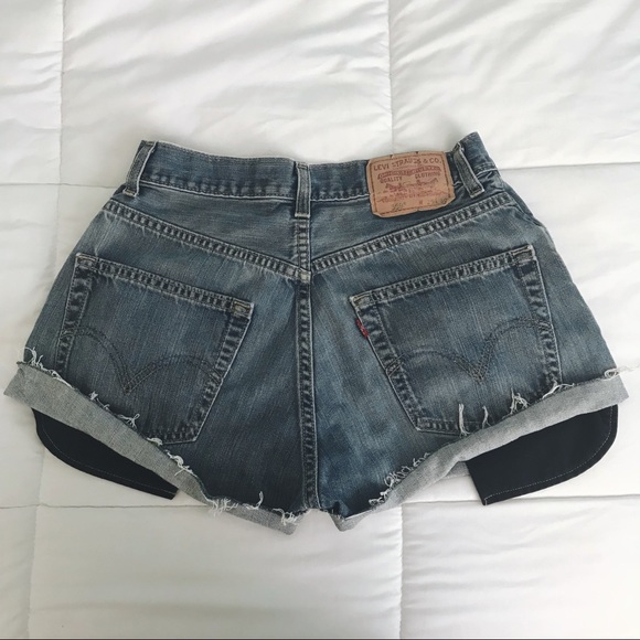 Cute grunge Levi’s High Waisted Denim shorts - Picture 3 of 6