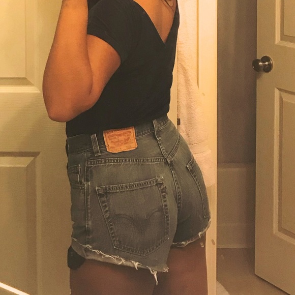 Cute grunge Levi’s High Waisted Denim shorts - Picture 6 of 6