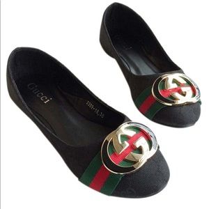 Gucci logo flats. Not sure of authenticity Gucci logo flats. Not sure of authenticity