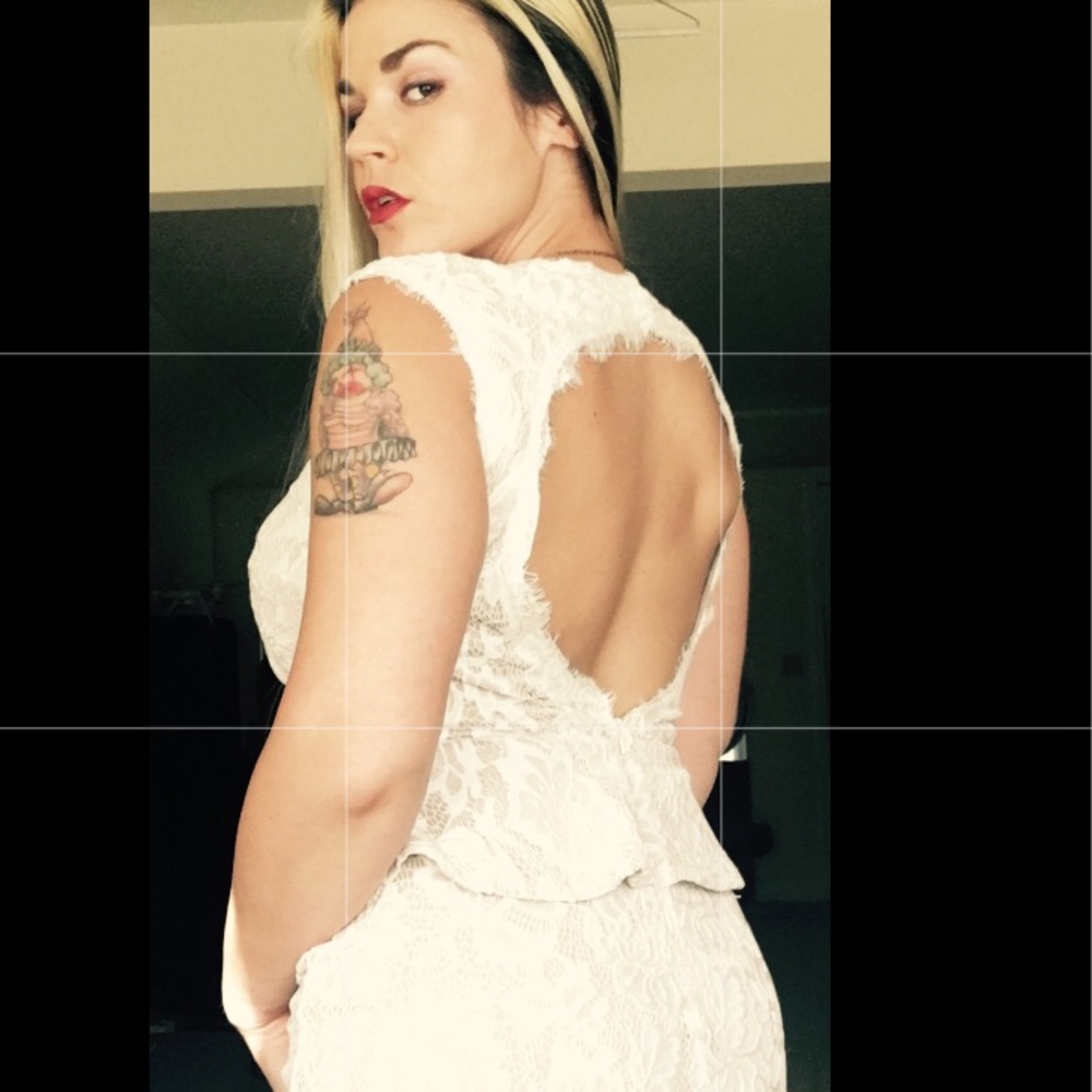 🇬🇧🇺🇸NWT NY and Co Peplum lace dress