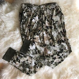 WAYF Tapered Jogger Pant