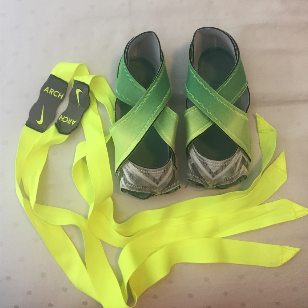 Nike Studio Wraps - size M with ribbons