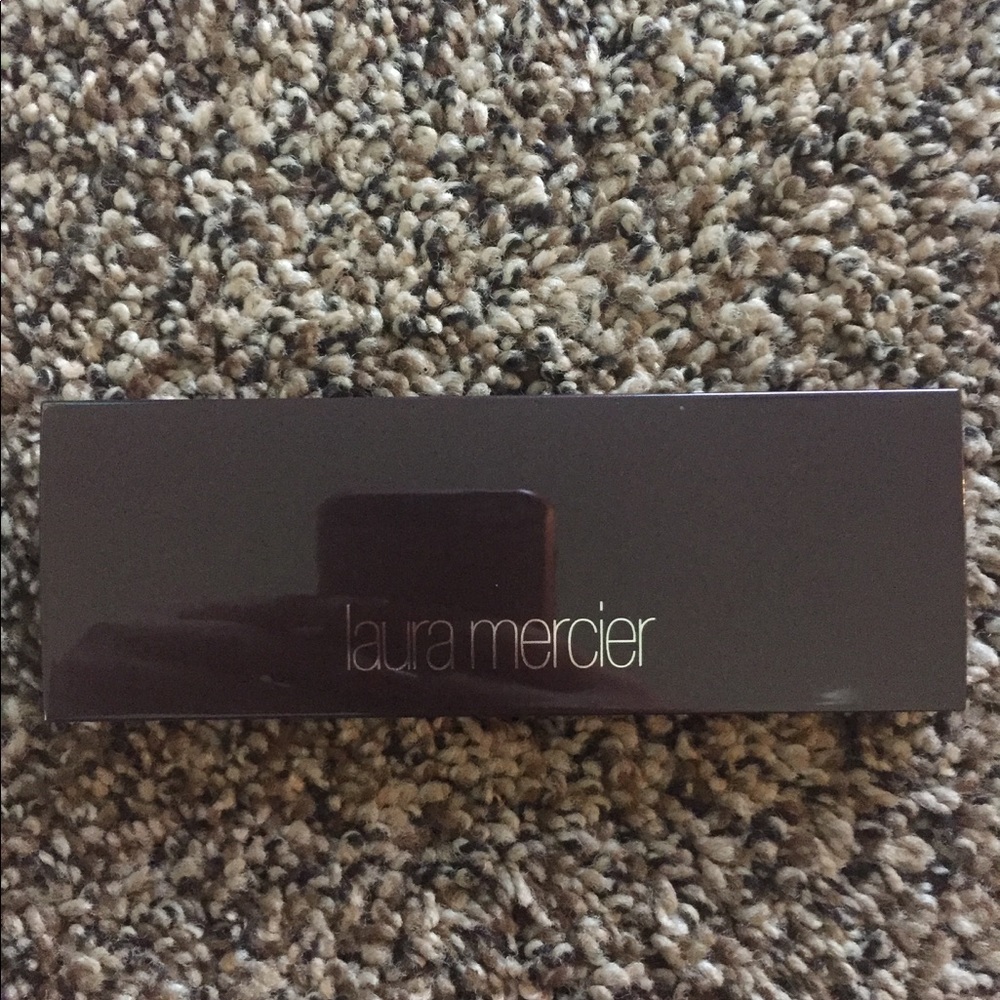 Laura Mercier eyeshadow and blush palette