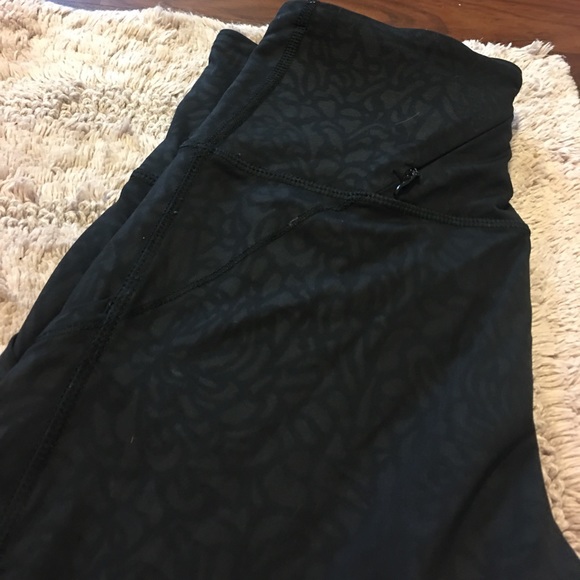 Lululemon Crop Leggings - Picture 5 of 8