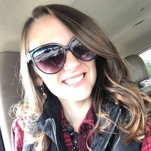 Meet your Posher, Courtney