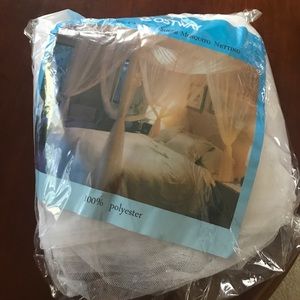 White bed canopy furniture