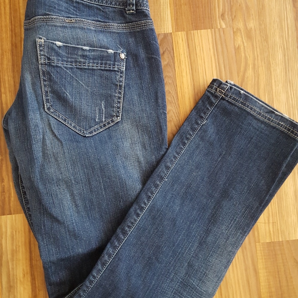 Maurices jeans, stretch, distressed