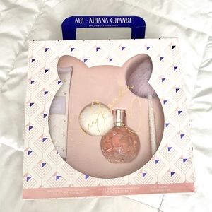 Ari By Ariana Grande Eau de Parfum Spray Set
