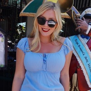 Meet your Posher, Mae