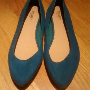 Emerald pointed flats