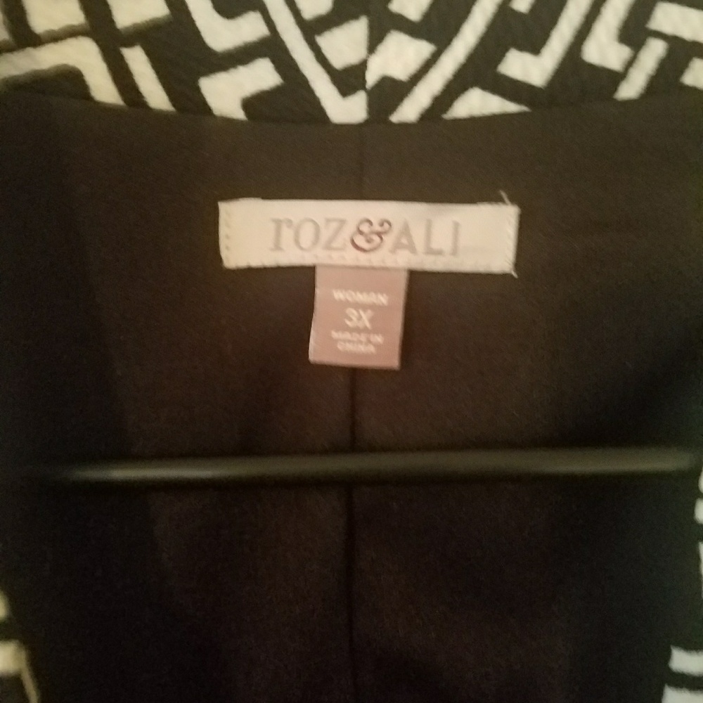 Blazer - Picture 3 of 4