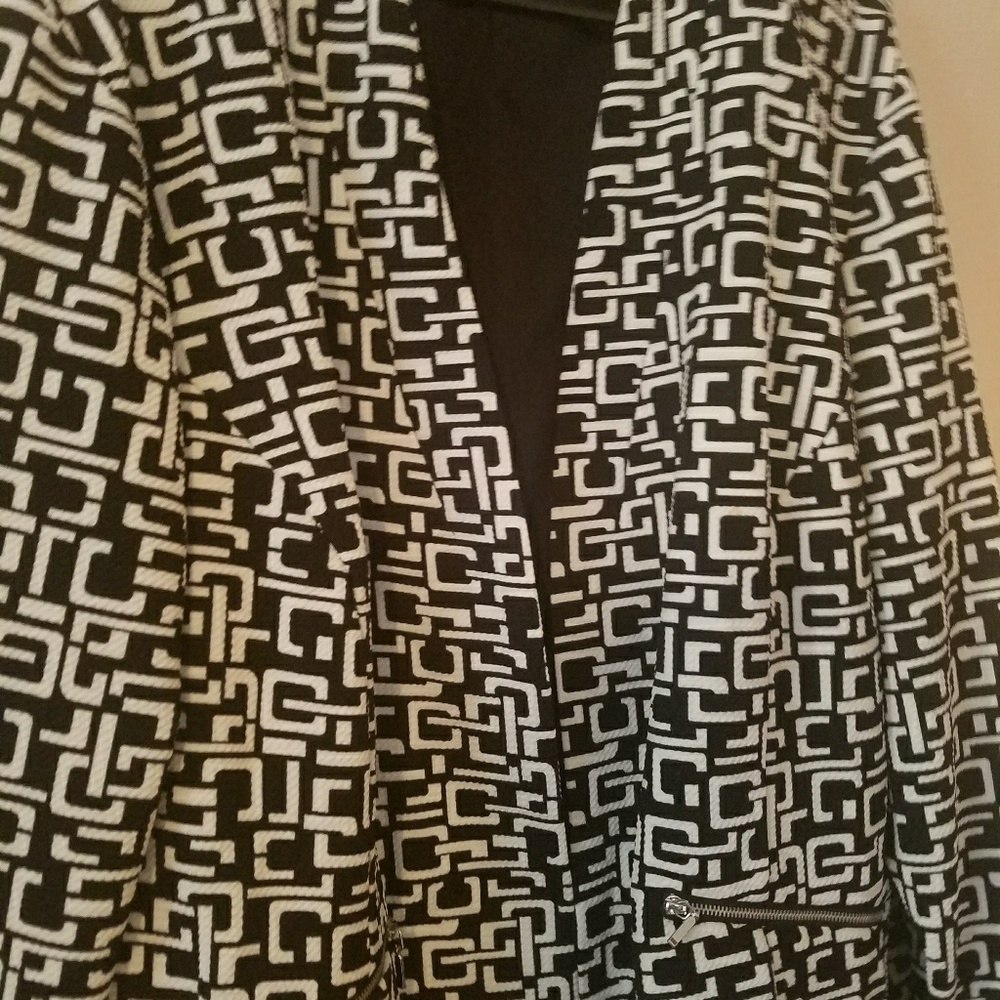 Blazer - Picture 4 of 4