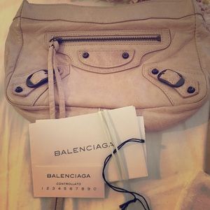 💯Authentic Balenciaga Baby Pink 👛 Clutch💕 💯Authentic Balenciaga Baby Pink 👛 Clutch💕