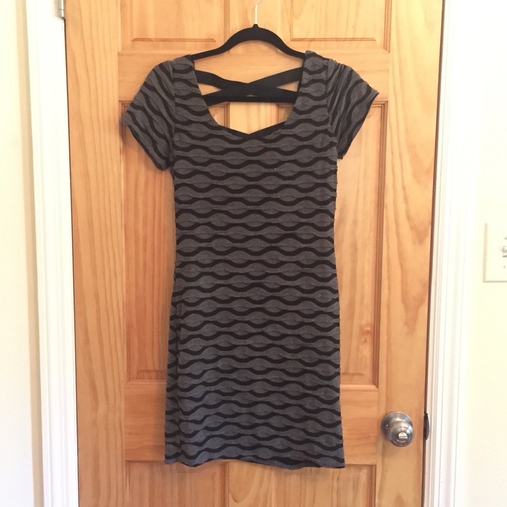 DONATED- Gray textured bodycon dress sz M - Picture 1 of 7