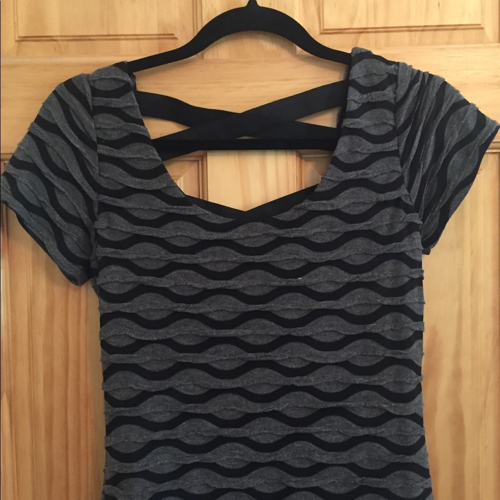 DONATED- Gray textured bodycon dress sz M - Picture 3 of 7