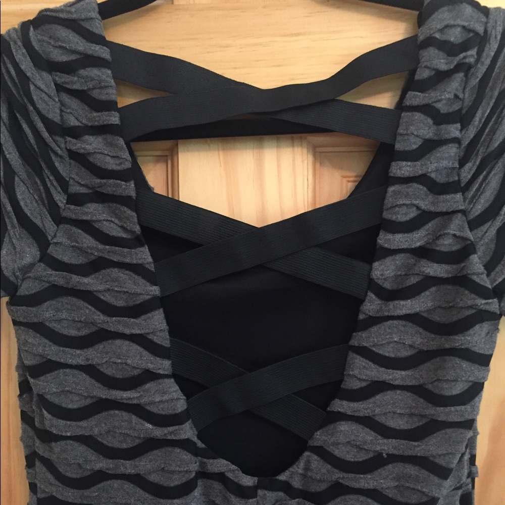 DONATED- Gray textured bodycon dress sz M - Picture 4 of 7