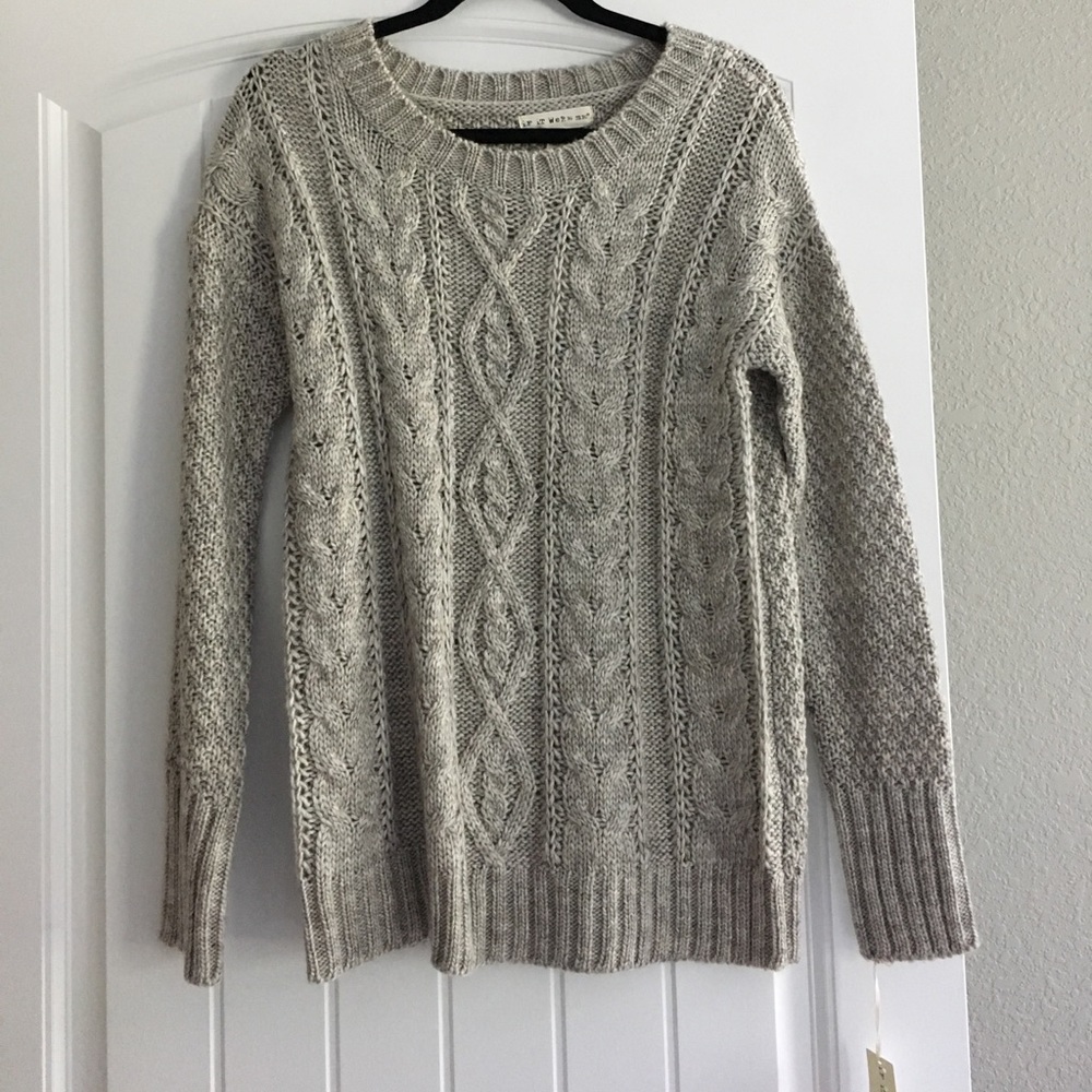Women's Small Cable knit Sweater in light gray