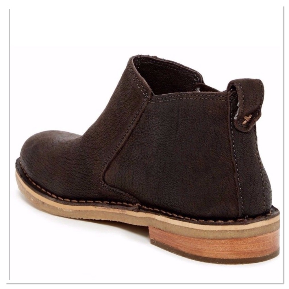 ✨Only 1 left✨NWOB Uggs leather ankle boots - Picture 2 of 8