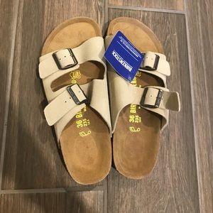 FLASH SALE ⚡️NWT Birkenstock sandals