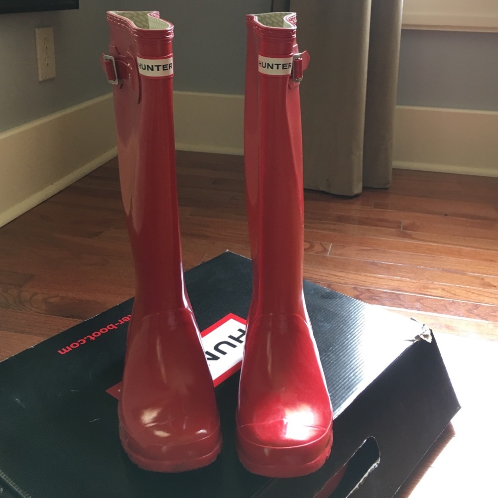 Hunter "Huntress" rain boots.
