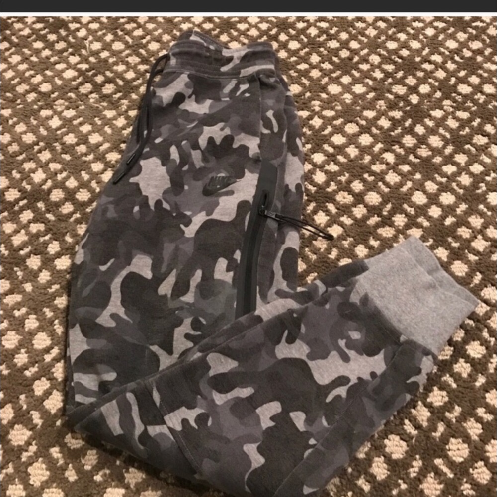 Camo Nike sweat pants/joggers