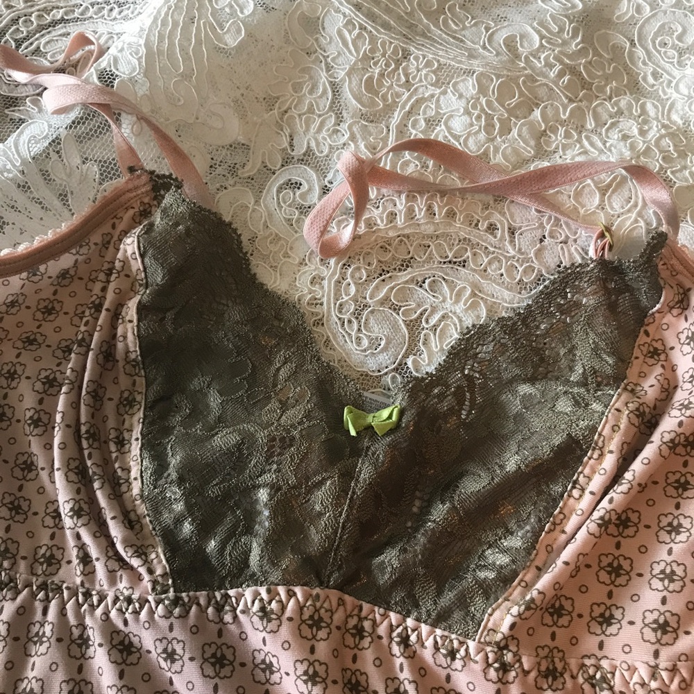 ⬇️DNKY lace & fabric cami