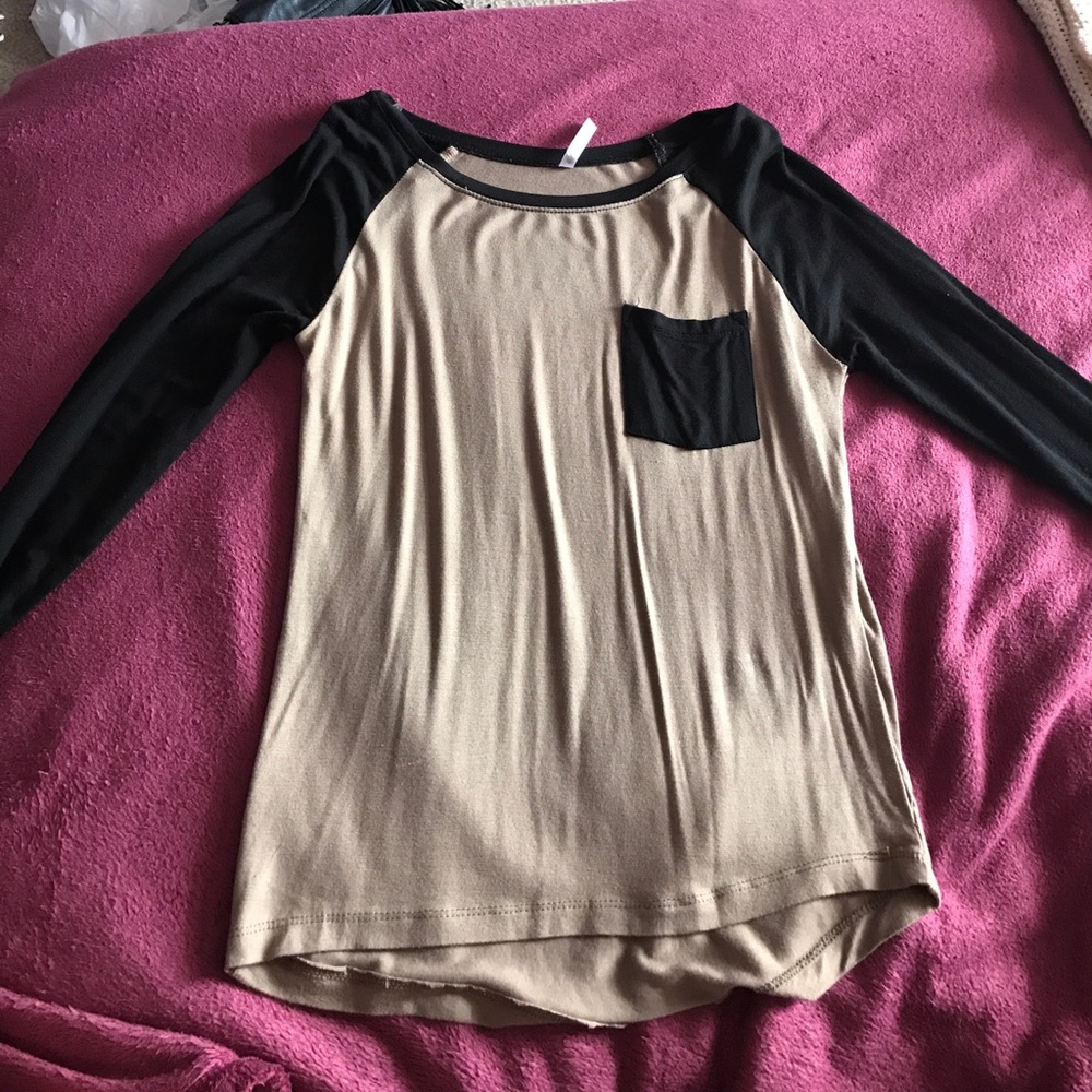 Black and tan long sleeved pocket tee