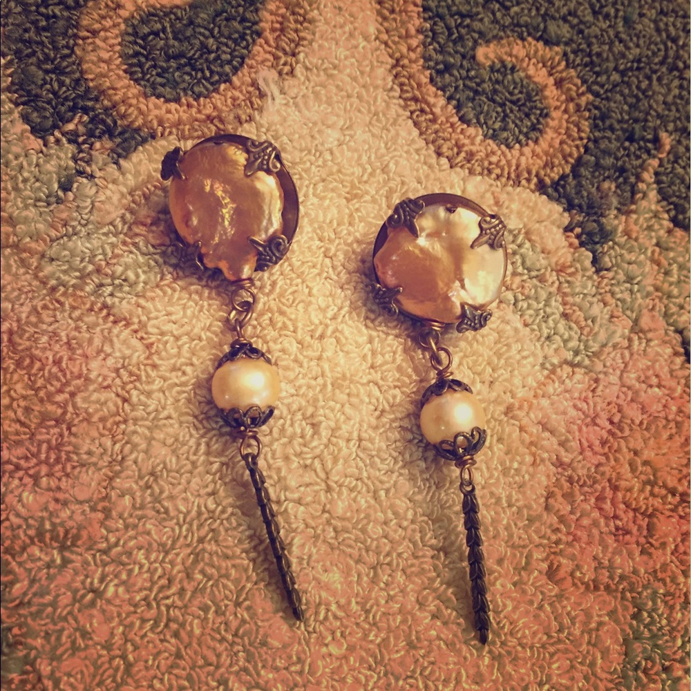 Jan Michaels - Pearl post earrings