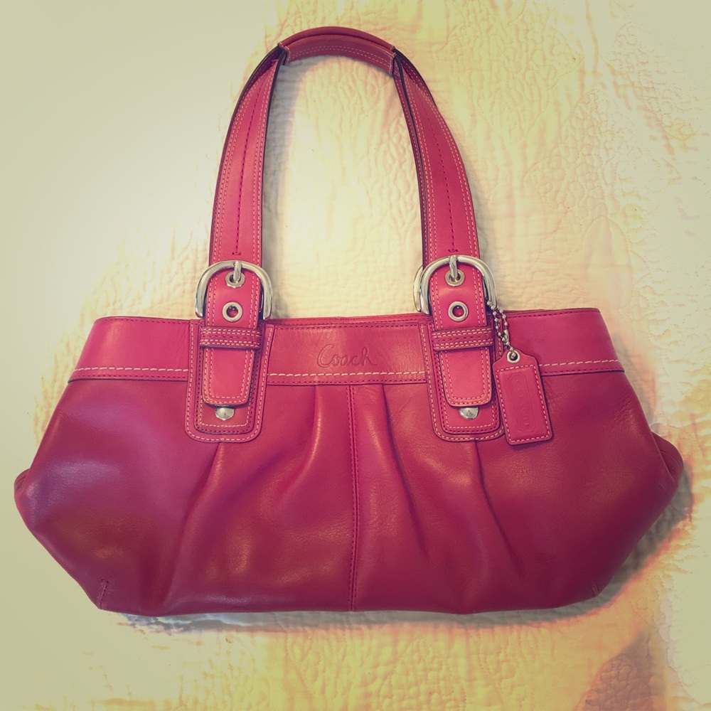Authentic leather Coach Bag. Pink.