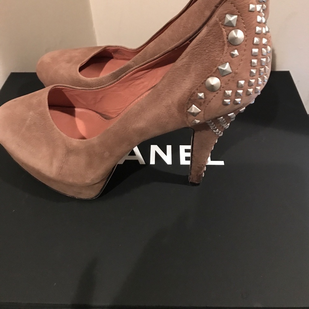 Pumps - Picture 2 of 4